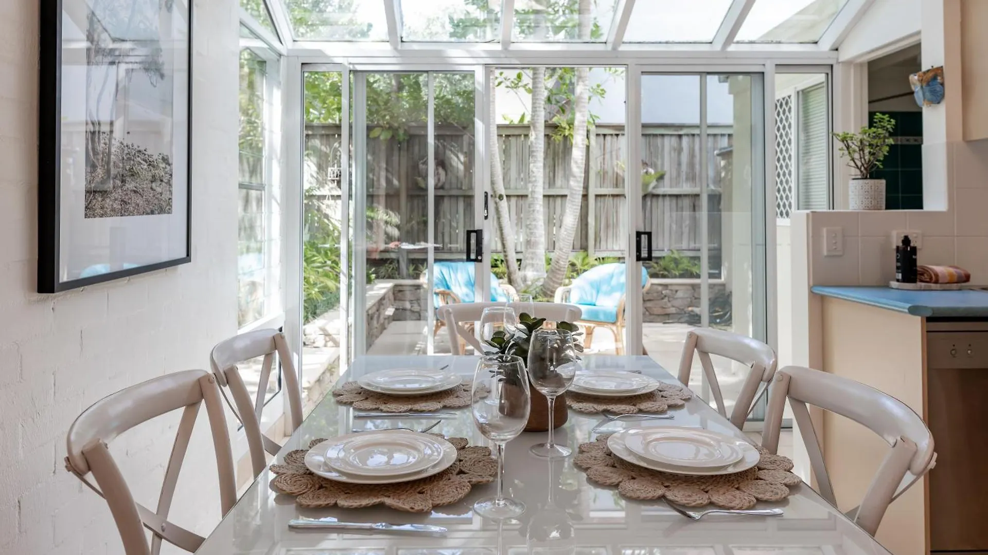 Cute Little Cove Gem…Walking Distance To Beach! Noosa Heads 0*,  Austrália
