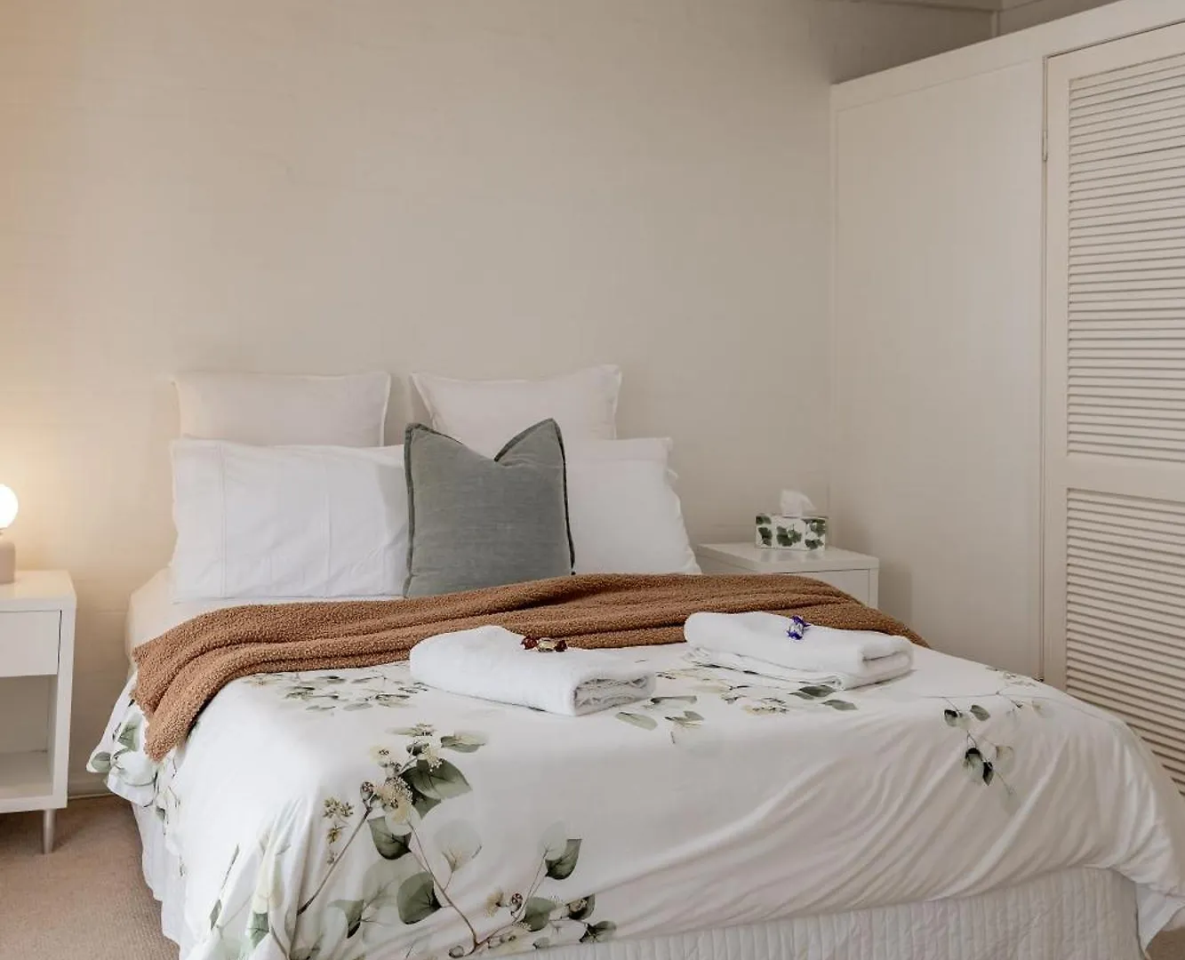 Cute Little Cove Gem…Walking Distance To Beach! Noosa Heads 0*,